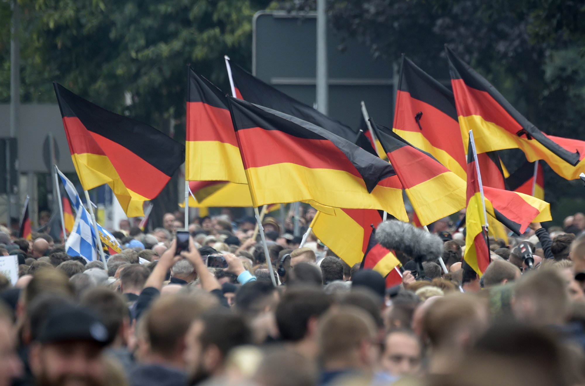 The Germans and the police were cut and stabbed like pigs The Germans and the police were cut and stabbed like pigs