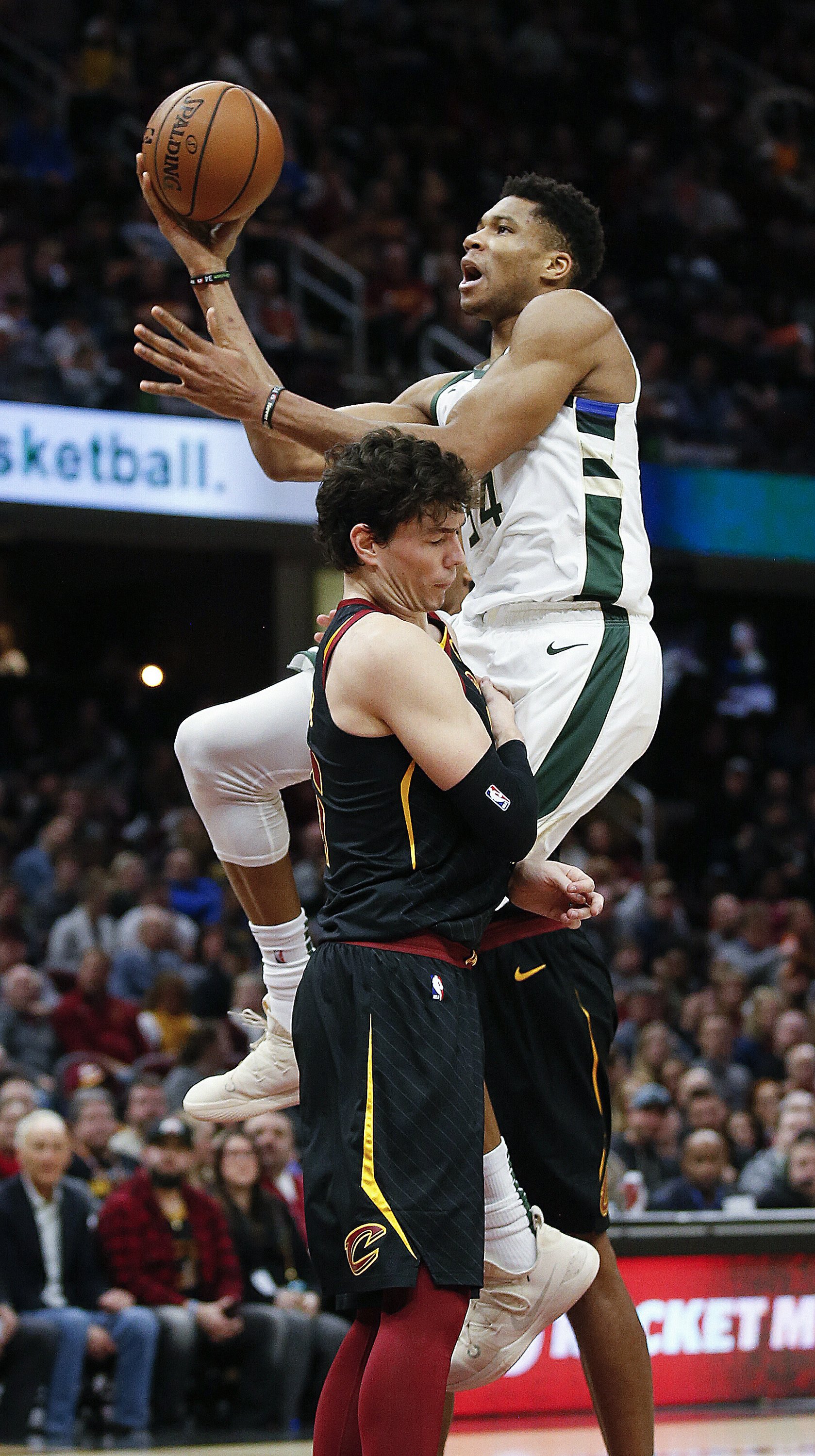 Antetokounmpo Matches Career High With 44 Bucks Beat Cavs - 