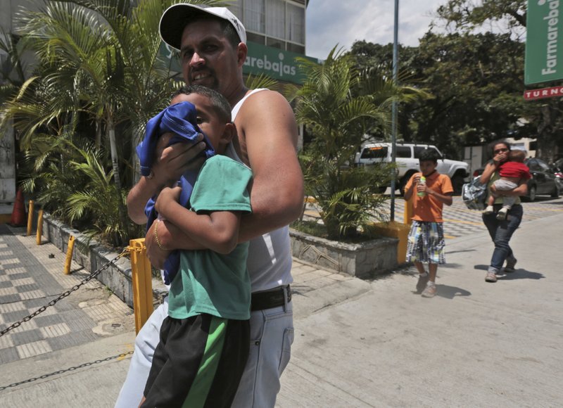 In the Venezuelan metro, a tear gas grenade was used зурган илэрцүүд