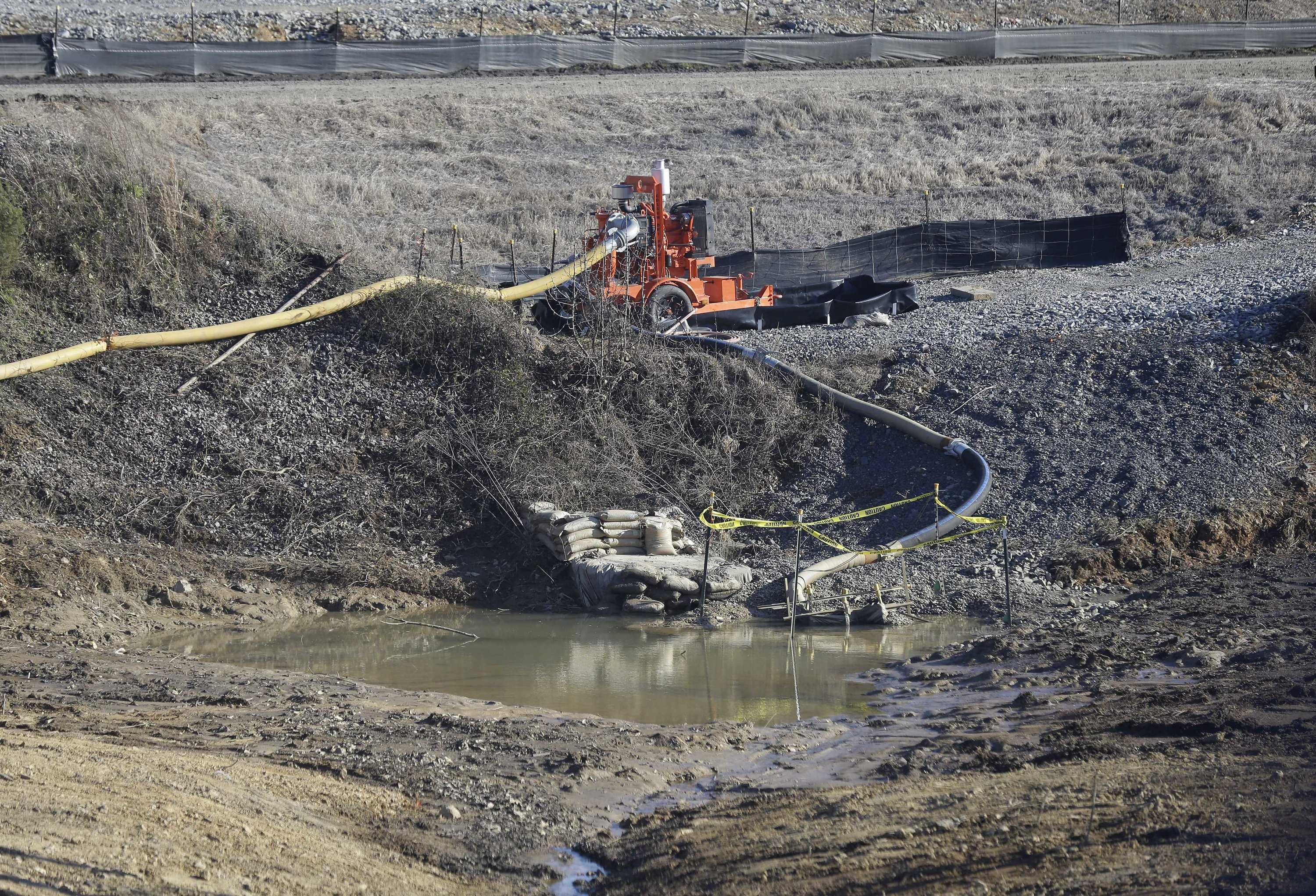 NC toxicologist: Water near Duke's dumps not safe to drink