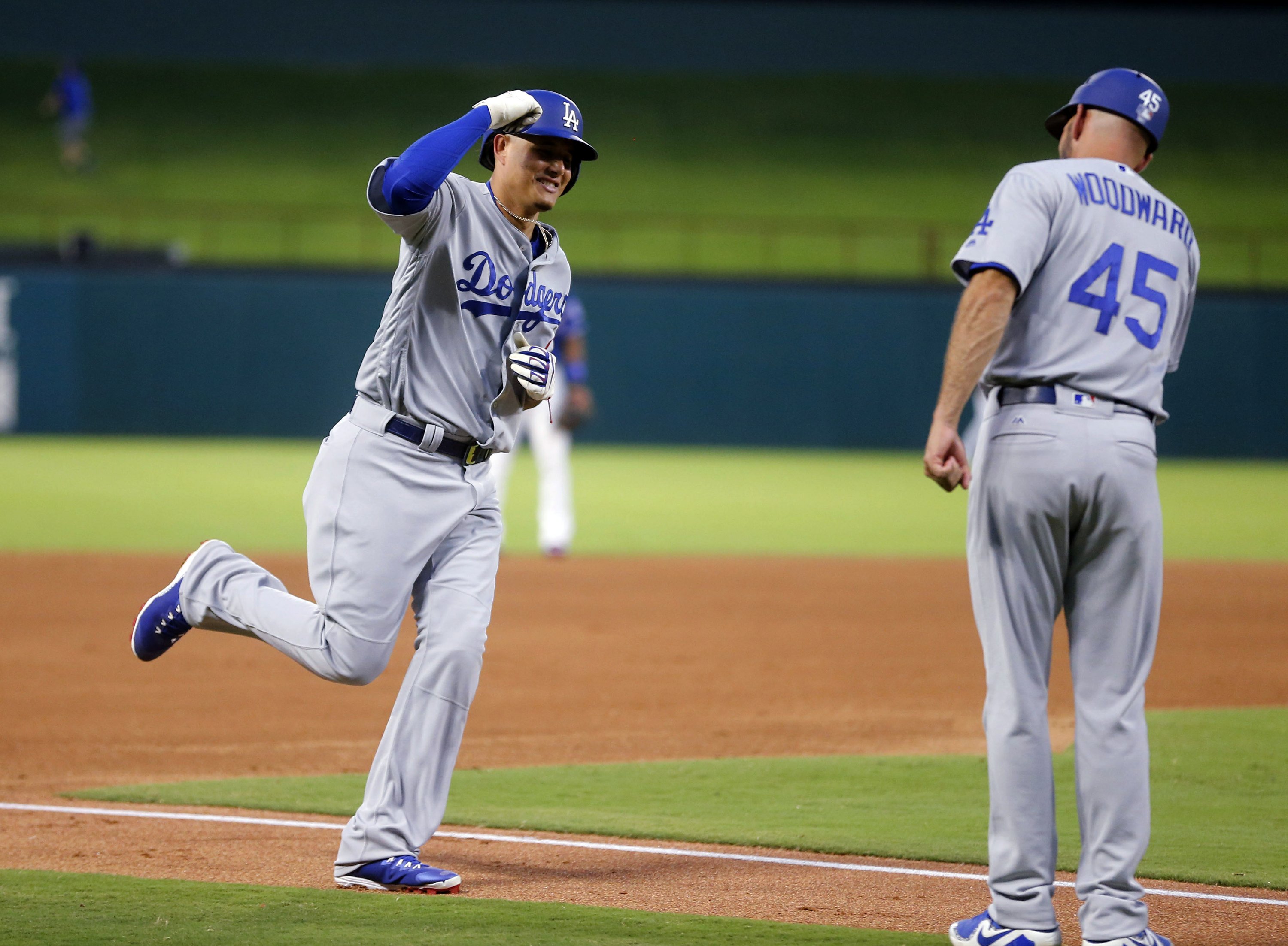 Dodgers win 5th in a row with 3 solo HRs in 31 win at Texas AP News