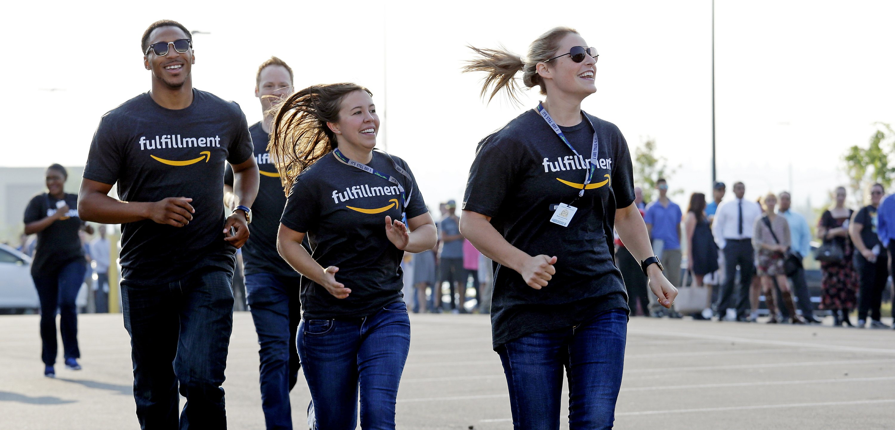 Thousands show up for jobs at Amazon warehouses in US cities Thousands show up for jobs at Amazon warehouses in US cities