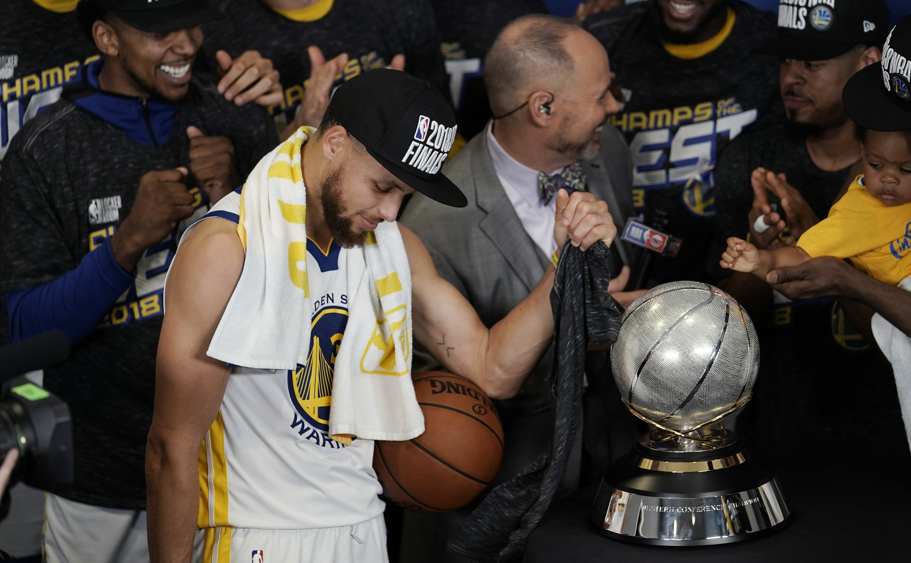 lebron in warriors jersey