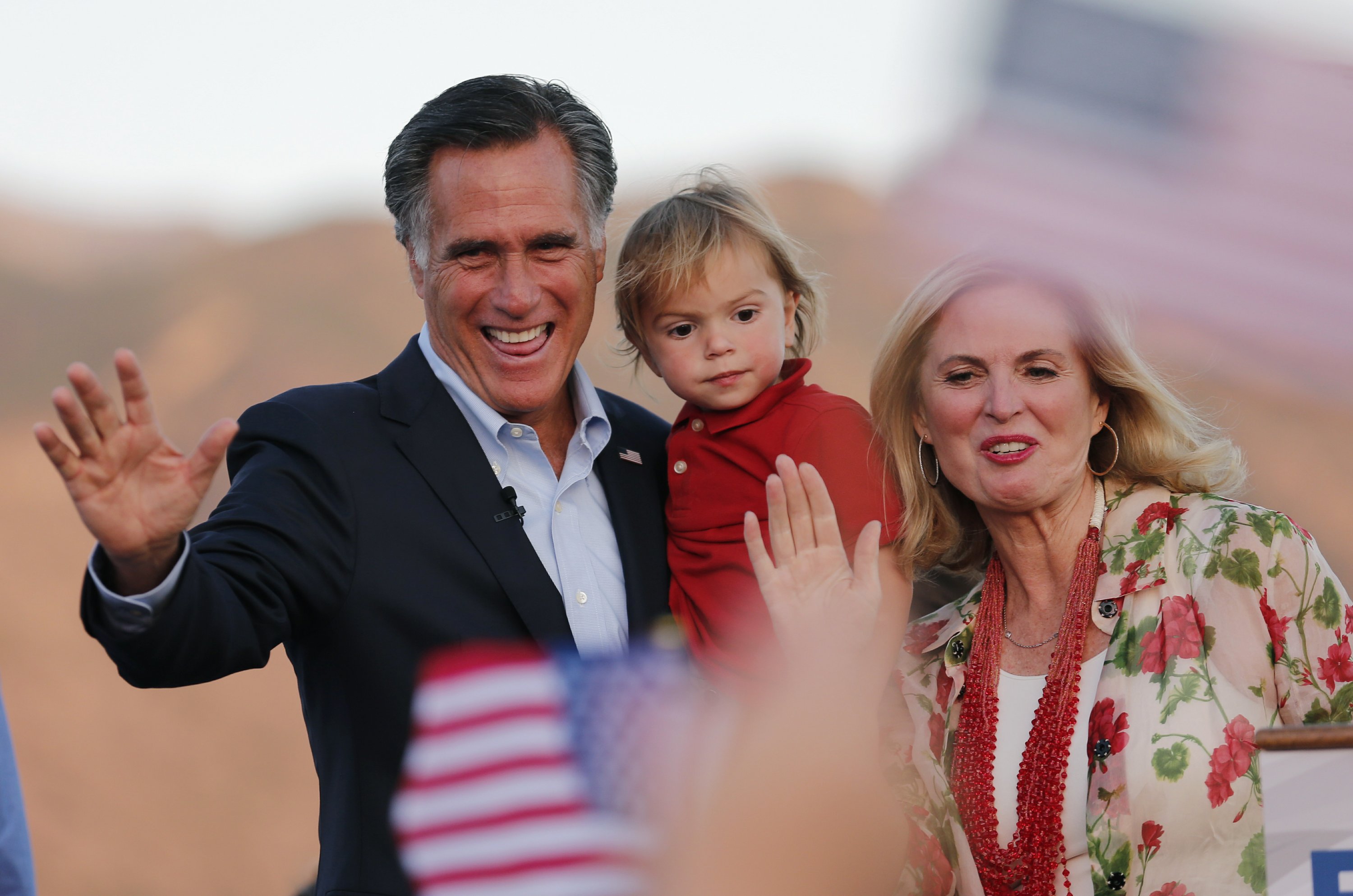 Mitt Romney Rolls To Easy Win In Gop Primary For Utah Senate Ap News