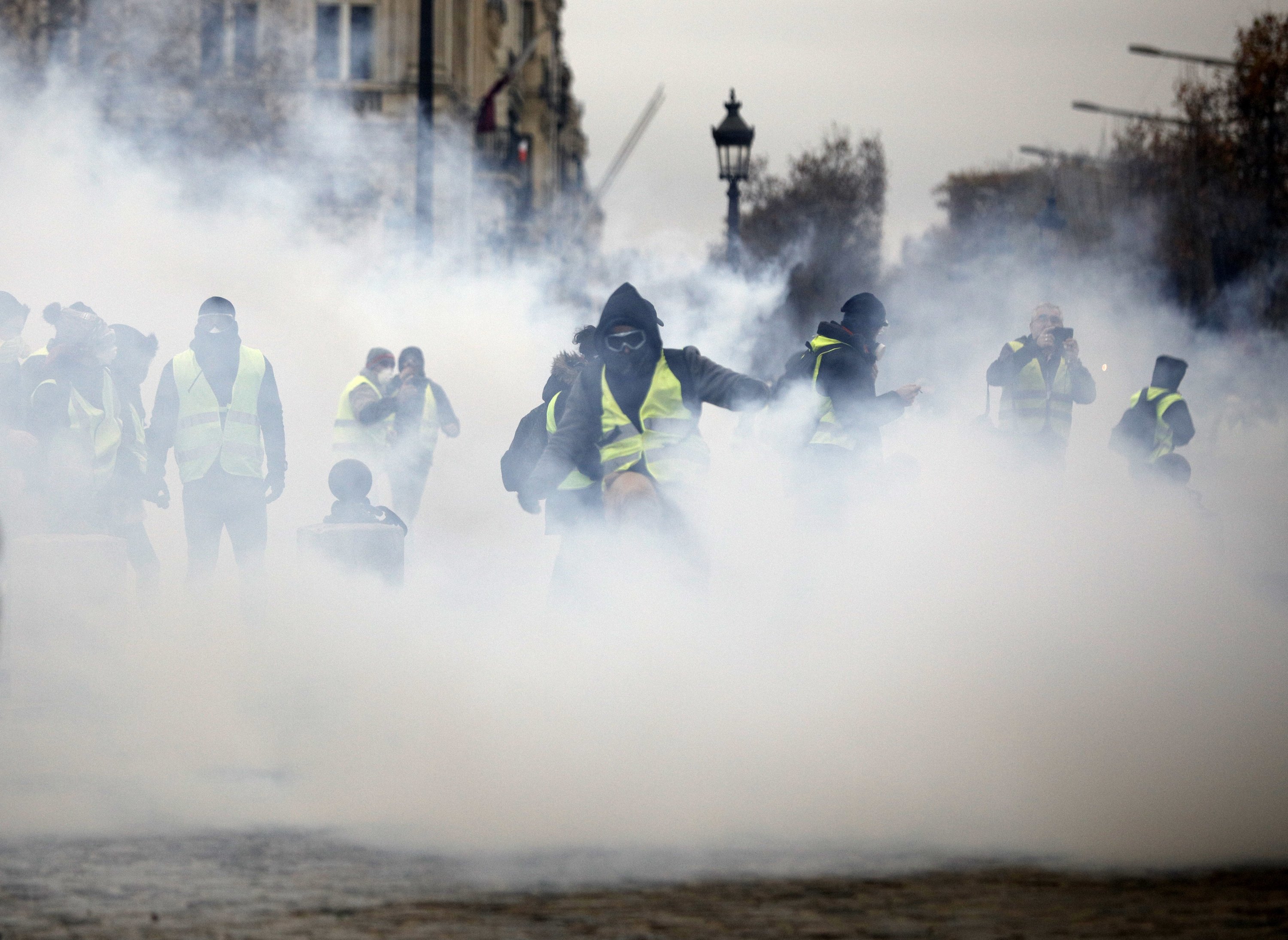 Worst Riot In A Decade Engulfs Paris Macron Vows Action