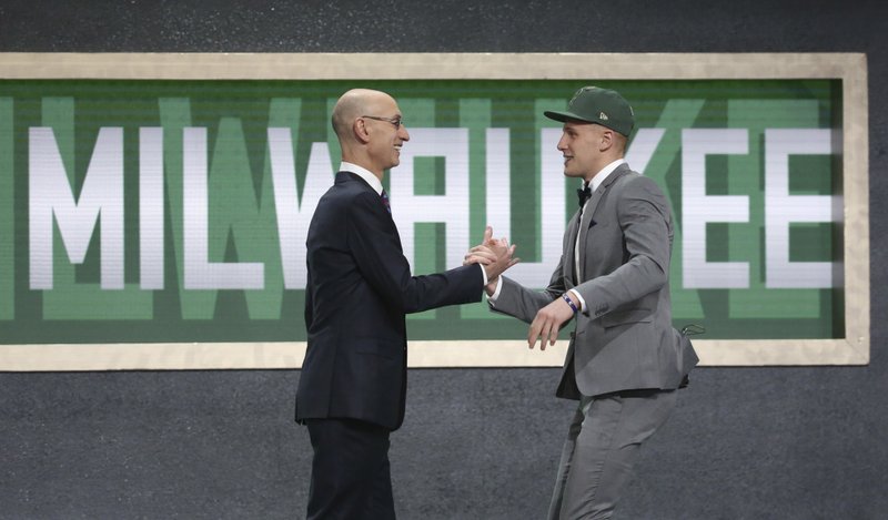 Bucks Take Sharpshooting Nova Guard Donte Divincenzo