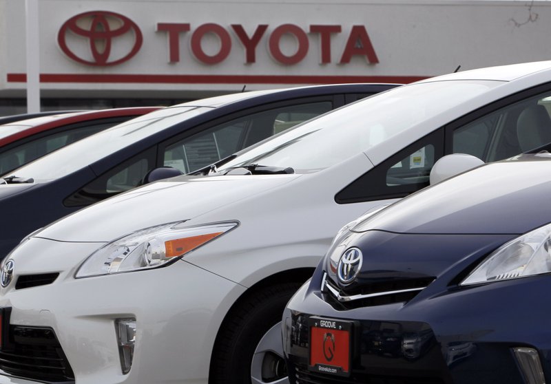 Toyota Recalls 2 4 Million Hybrids Due To Stalling Problems