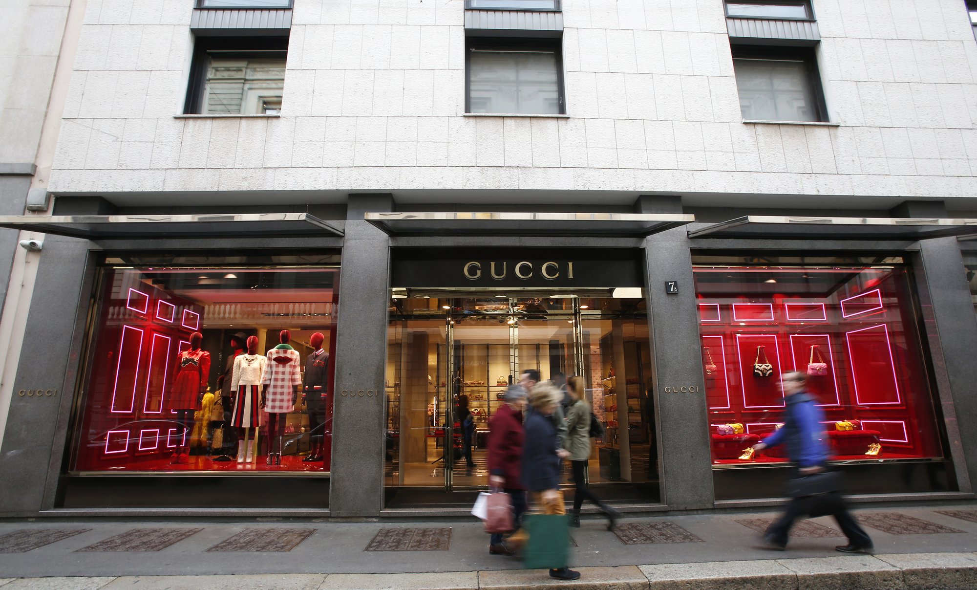 how to get a job at a gucci store