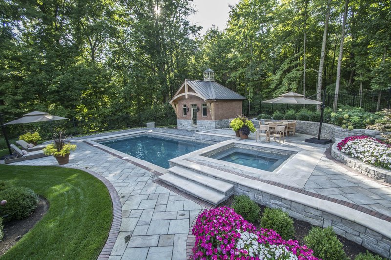 Swimming Pool Landscaping Pretty With A Minimum Of Debris