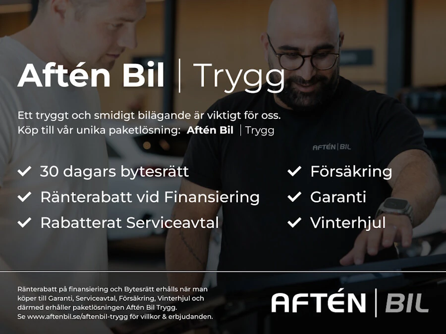 Två Aftén Bil-medarbetare går igenom ett bilköp tillsammans – annons för paketlösningen Aftén Bil Trygg