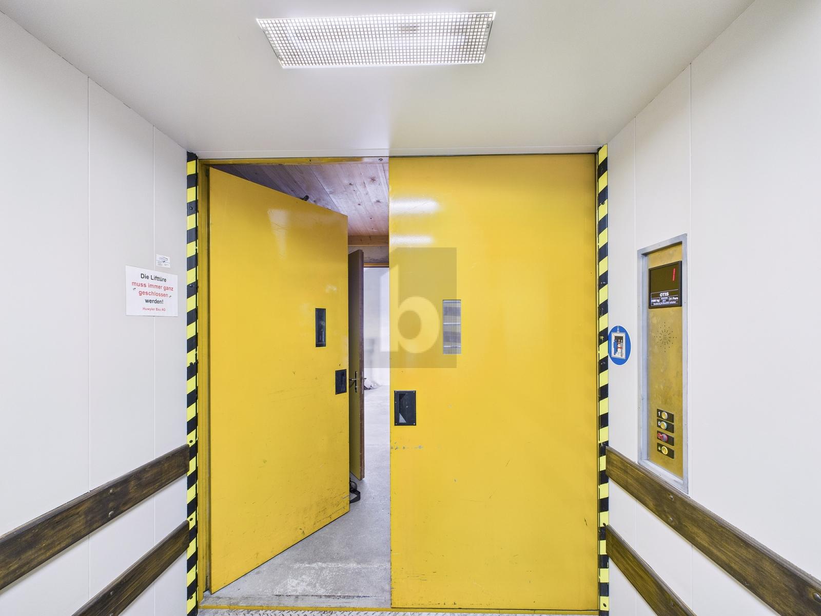 WITH LARGE GOODS LIFT (6 M2) AT HIGHWAY CONNECTION – pohled 2