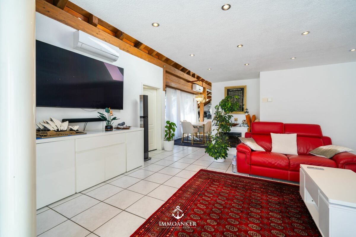 Exclusive 6.5-room attic apartment with direct lift access - Seepark Altendorf - Ansicht 6
