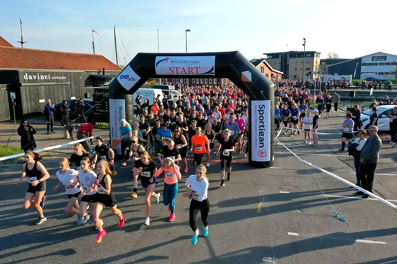 Beauté Pacifique Kvindeløb start. Mange løbere klar til 5 km løb.