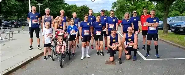 Gruppebillede af løbere før eller efter løb.