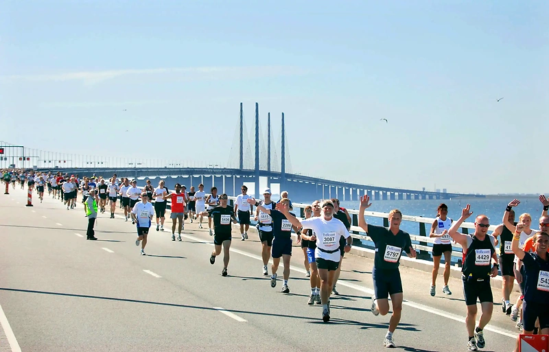 Løbere på Øresundsbroen. Broløbet.