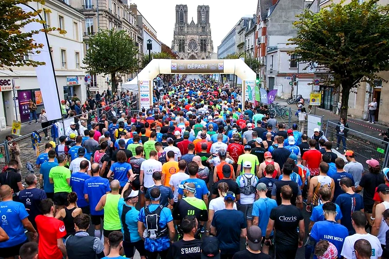 Champagnegaloppen 2024 løbet starter i Reims. Mange løbere klar til at løbe.