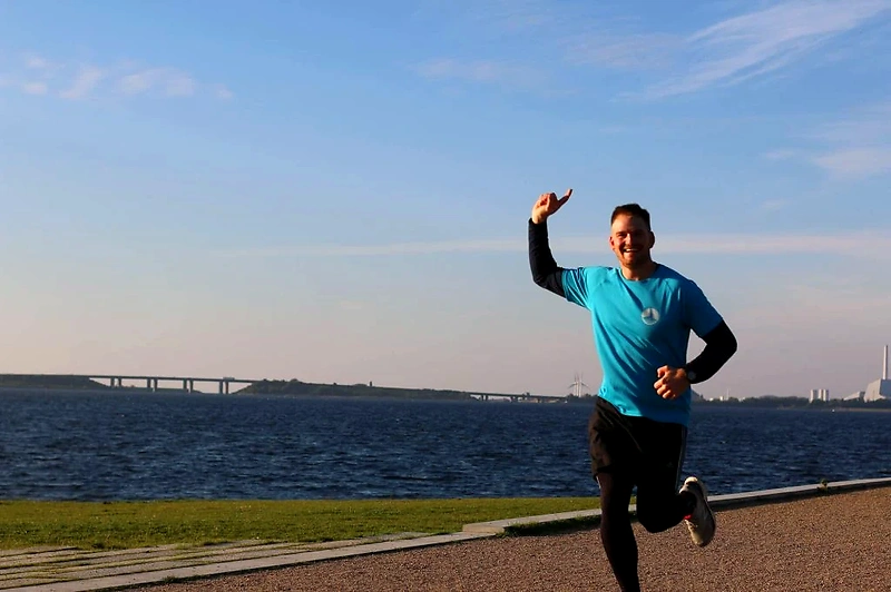 Løber ved Københavns kyst. Smukt vejr.