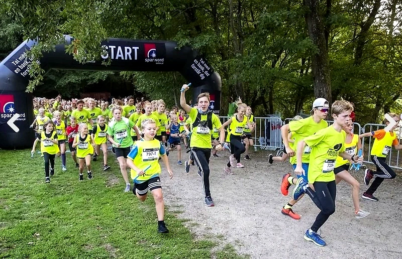 Børneløb i Boesdal Kalkbrud. God stemning ved starten.