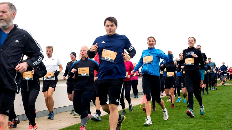 Løbere deltager i Kastellet Spring Run.