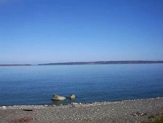 Smukt billede af kystlinje i Newfoundland. Passer til løbstema.