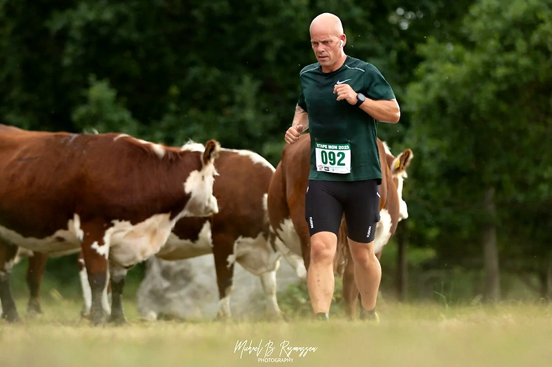 Løber ved Etape Møn 2023.