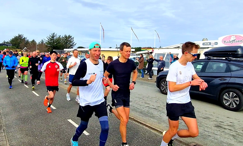 Løbere deltager i Fanø Halvmarathon 2025.