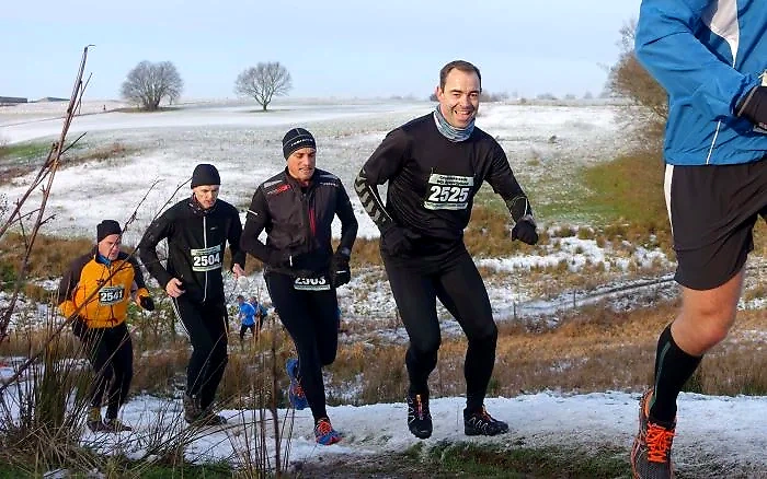 Running in the Randbøldal forest. Runners in the snow. Fredericia/Randbøldal Cannonball.
