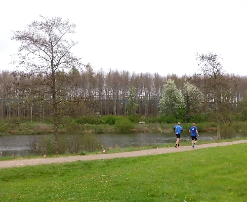 Two runners at Randalskoven during the Fredericia/Randbøl Cannonball.