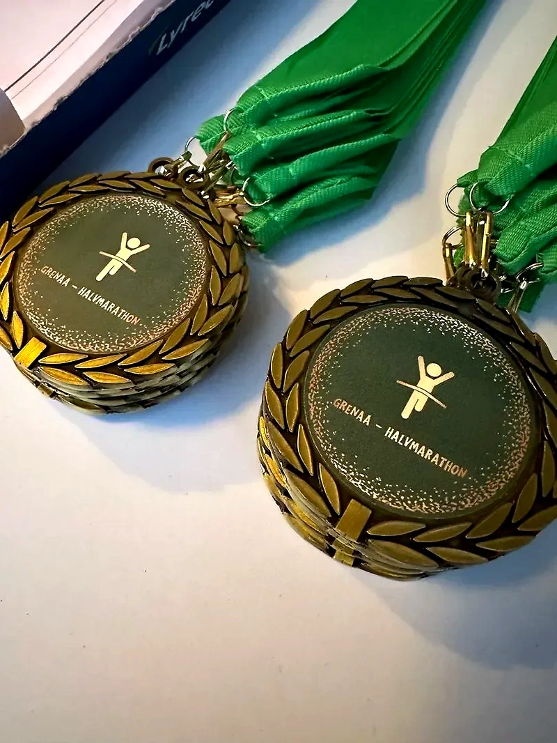 Medaljer fra Grenaa Halvmarathon.