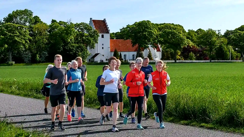 Løbere i Sandved under Grønbroløbet.