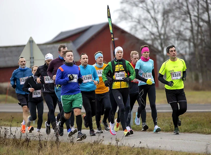 Løbere deltager i Gudumholm IF Vintermaraton.