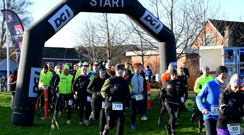 Løbere ved starten af Gudumholm IF Vintermaraton.