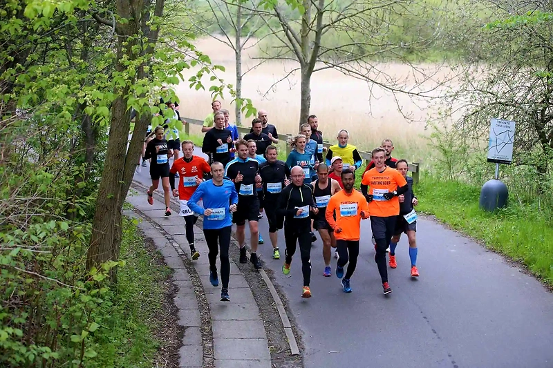 Halvmaraton løb med mange deltagere. God stemning og smuk natur.