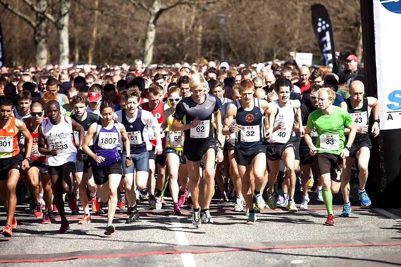 Halvmaraton løb med mange deltagere.
