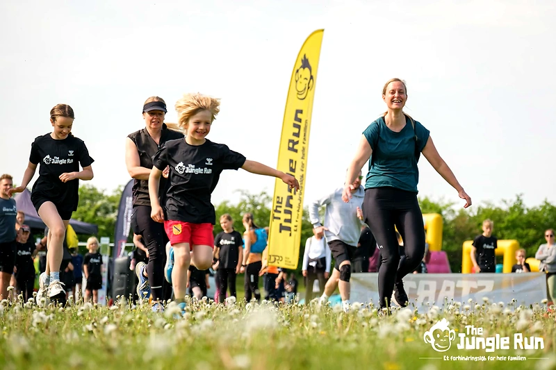 Billede af Junglerun Holstebro med glade løbere.