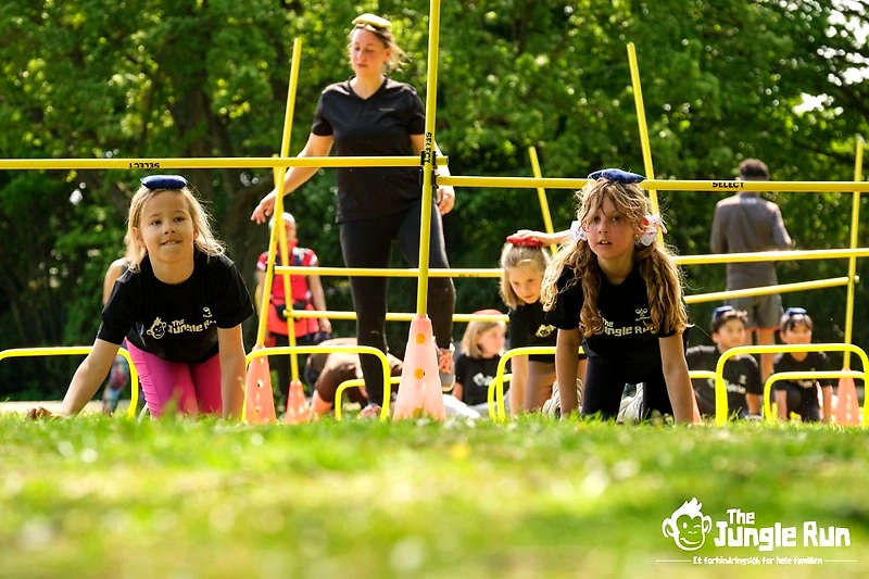 Børn deltager i Junglerun København 2025. Sjov og motion for hele familien!