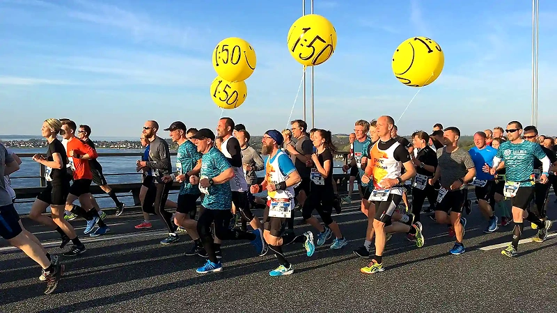 Løbere på Lillebælt Halvmarathon. God stemning og flot solskin.