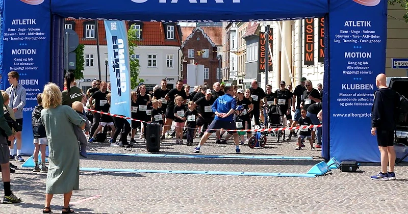 Løbere klar til start ved Fahrenheit 451 løbet i Aalborg.