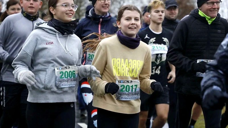 Løbere deltager i Nytårsløbet i Herning.
