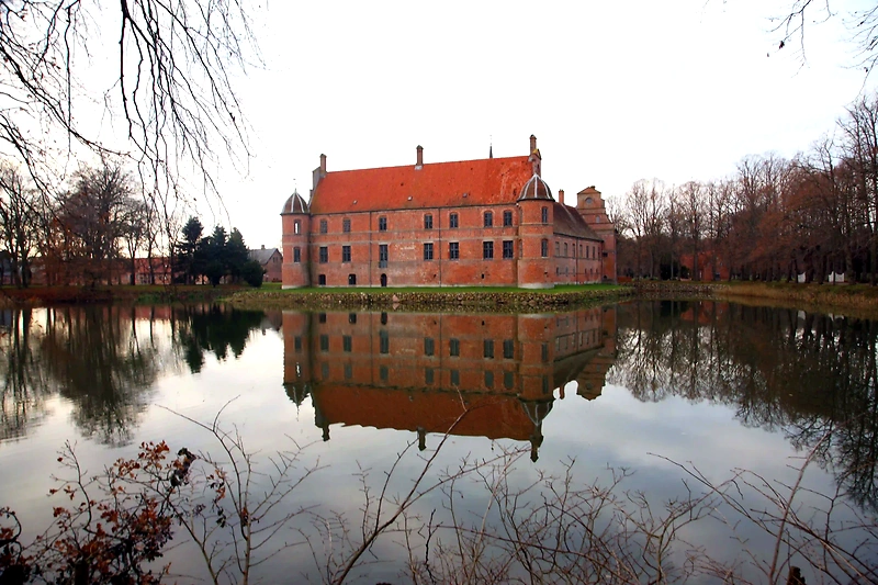 Rosenholm Slot, smukke omgivelser for løbet.