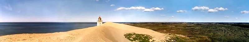 Rubjerg Knude løbet: Panorama af klitlandskab med fyr. Smukt!
