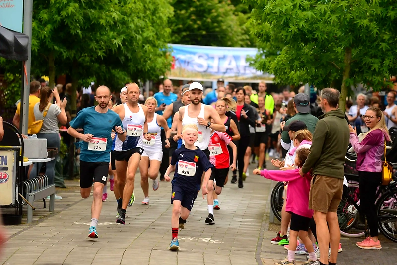Løbere i Solrød Rundt Løbet. God stemning!