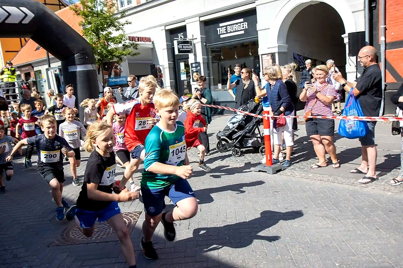 Børn løber i Sorø Byløb.