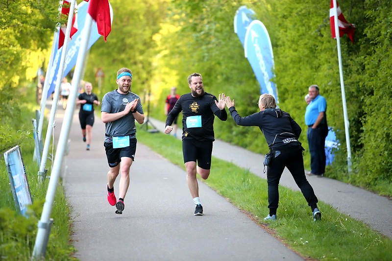 Løbere i Svendborg25 halvmaraton. God stemning!