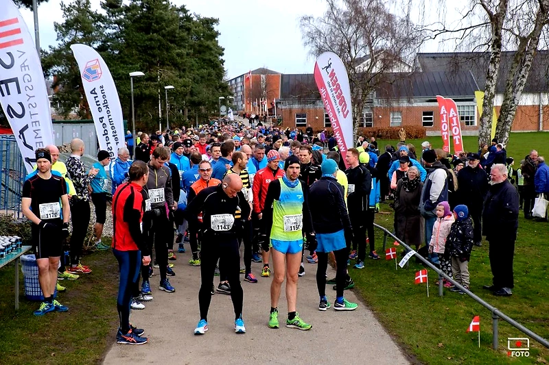 Starten på Taastrup Løbet. Mange løbere klar til start.