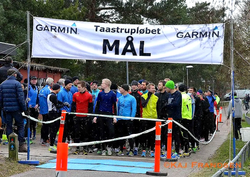 Taastrup Løbet målstregen. Løbere venter på at løbe over stregen.
