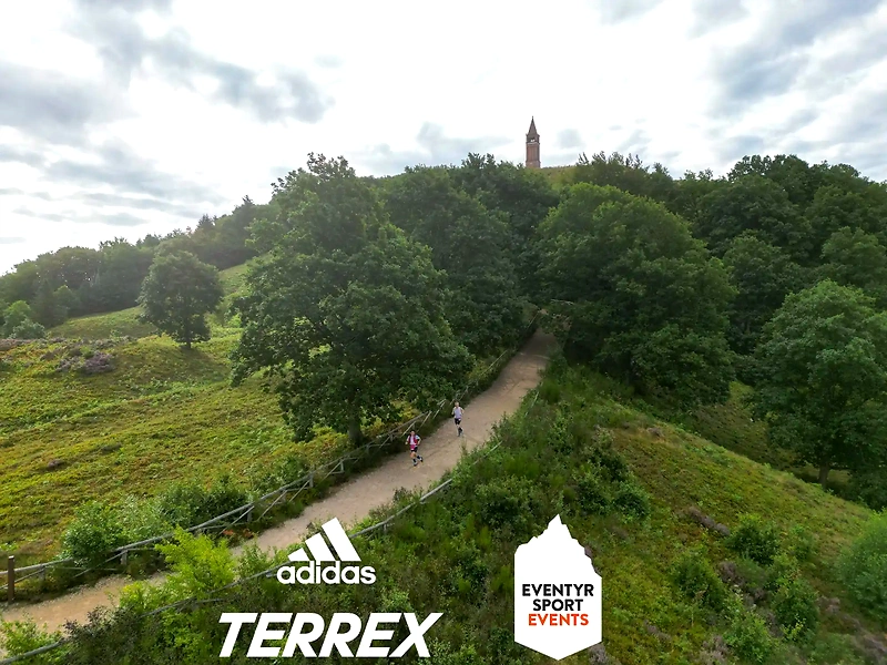Smukt trail løb ved Flyvestationen. Adidas Terrex sponsor.