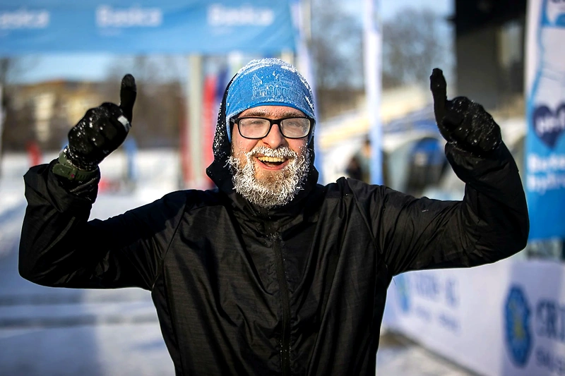 A runner with a smile after the finish.