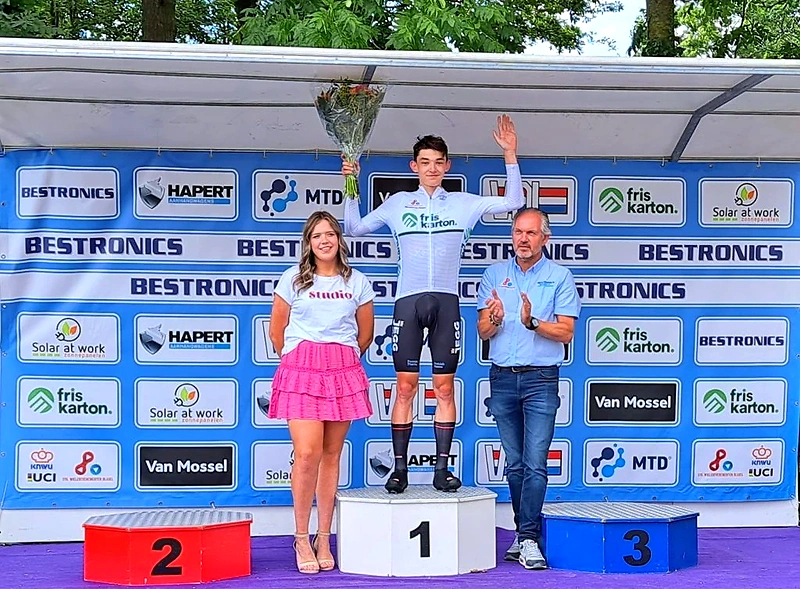 Podium Bestronics Trimloop met winnaars.