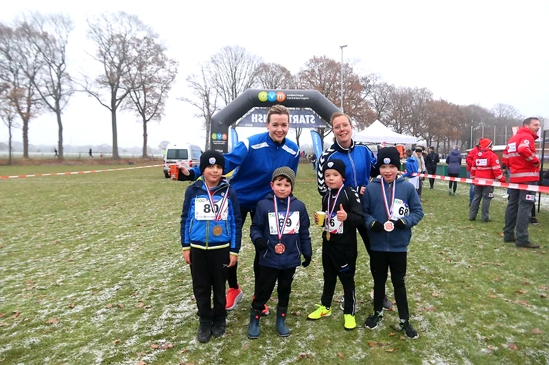 Jonge lopers op de finish van de OVM DEOloop.